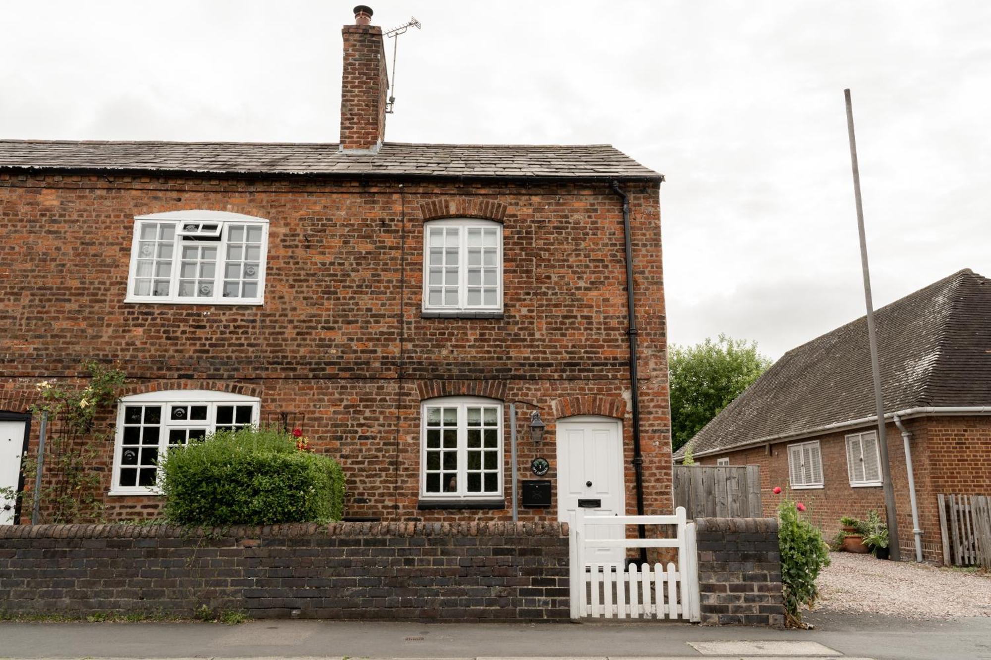 Cosy 2 Bed Cottage In Charming Village Of Christleton - For Up To 5 Buitenkant foto