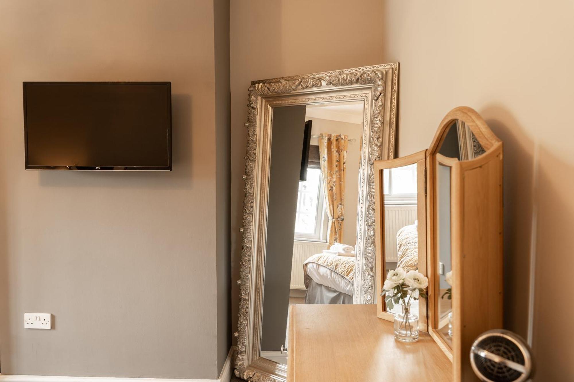 Cosy 2 Bed Cottage In Charming Village Of Christleton - For Up To 5 Buitenkant foto
