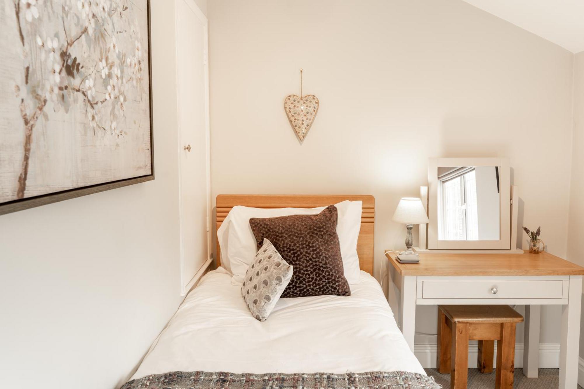Cosy 2 Bed Cottage In Charming Village Of Christleton - For Up To 5 Buitenkant foto